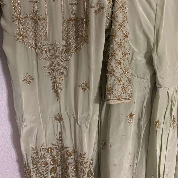 Sharara suit sharara length 39 kammez length 38 chest 18 and a half hip 16 - Picture 4 of 6